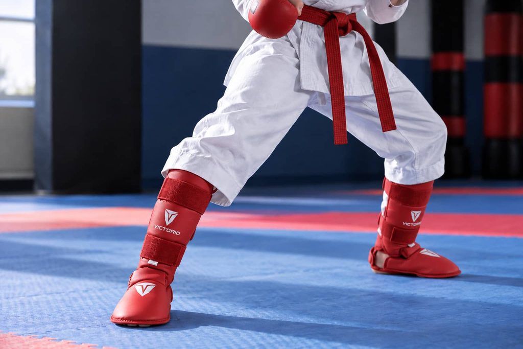 Karate štitnici za noge – čemu služe i zašto su potrebni crveni i plavi?